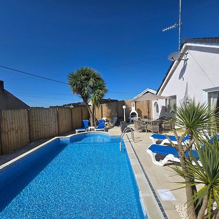 Family Bungalow With Private Pool Kilgetty Buitenkant foto