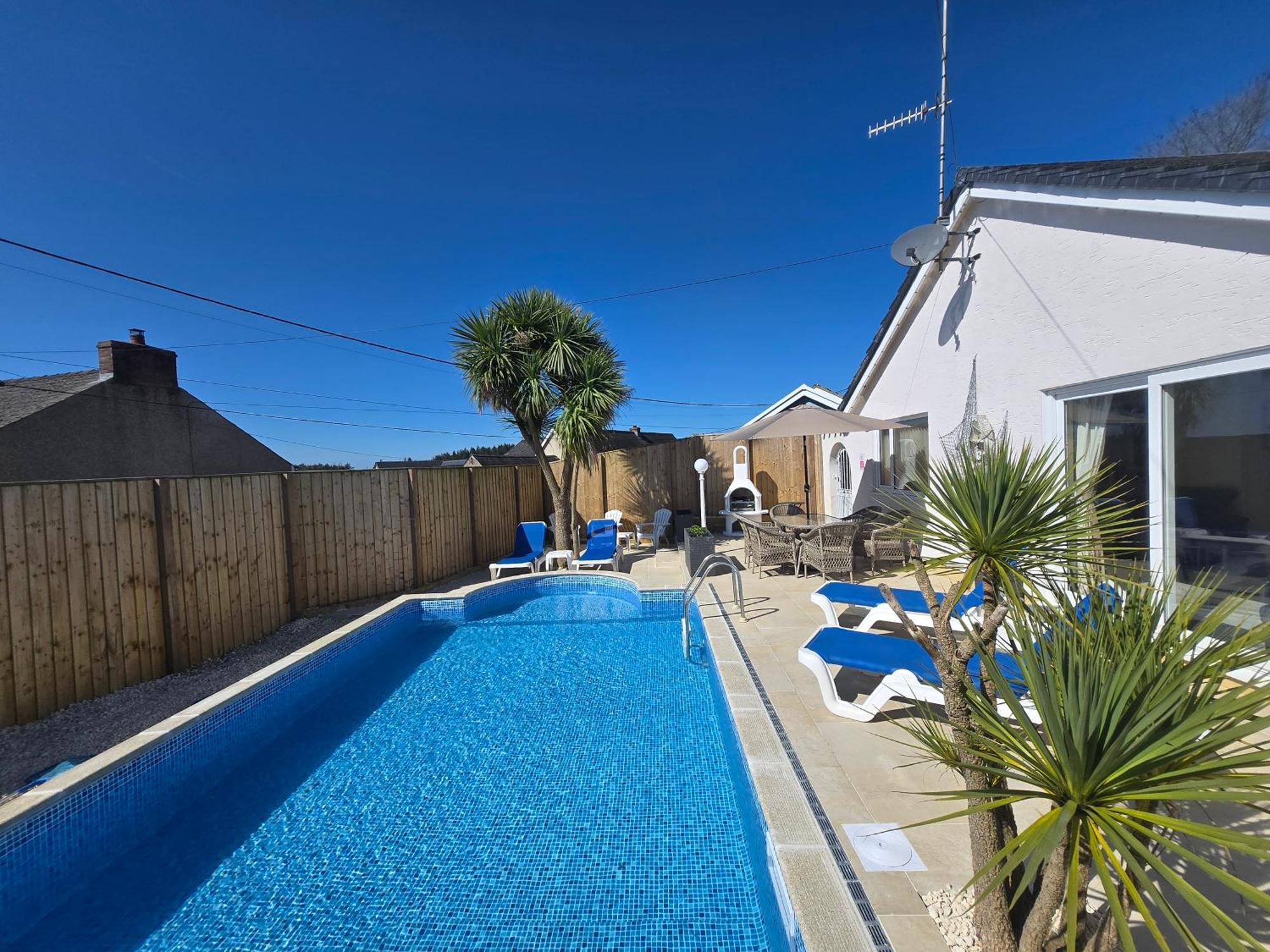 Family Bungalow With Private Pool Kilgetty Buitenkant foto