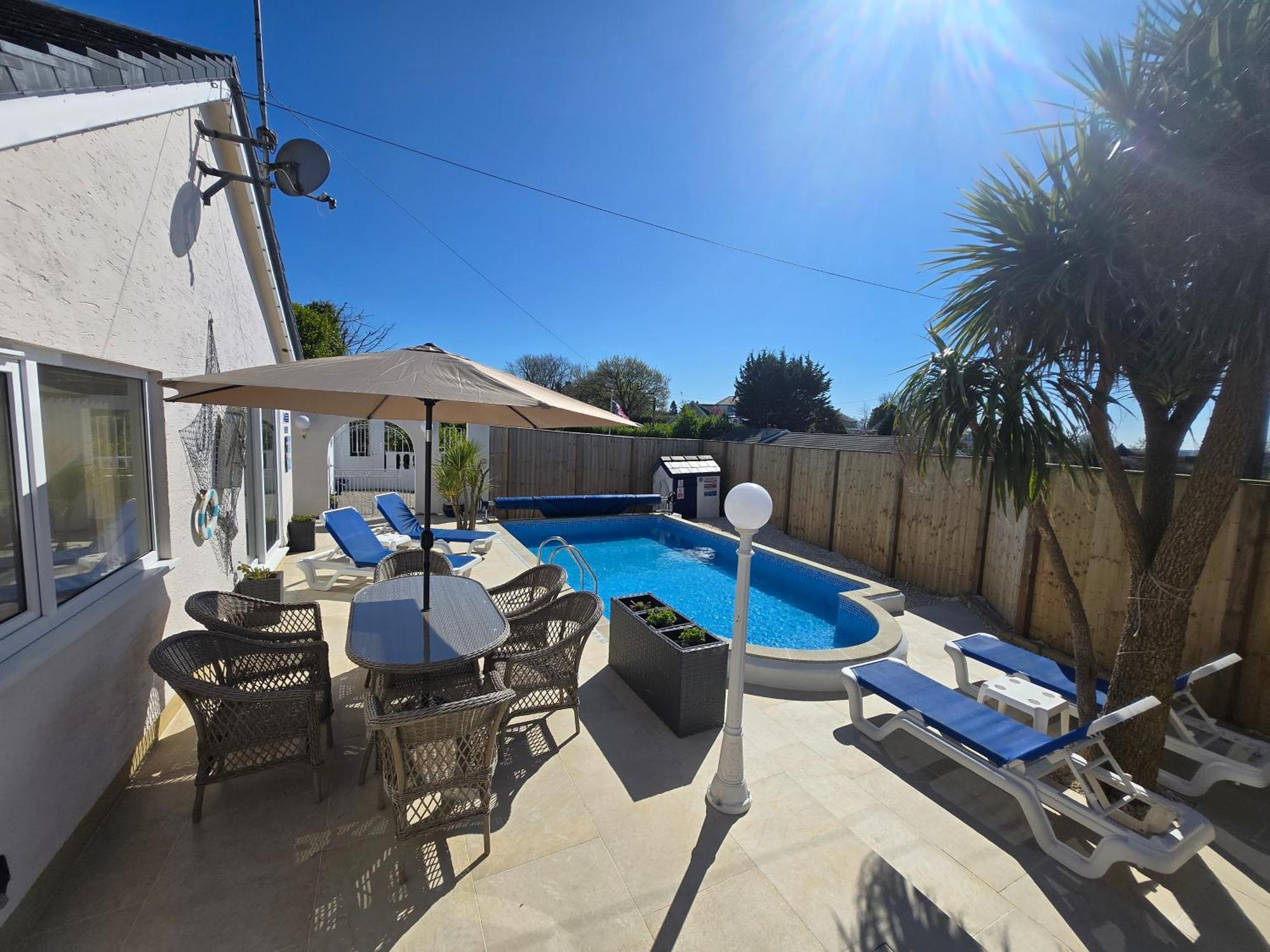 Family Bungalow With Private Pool Kilgetty Buitenkant foto