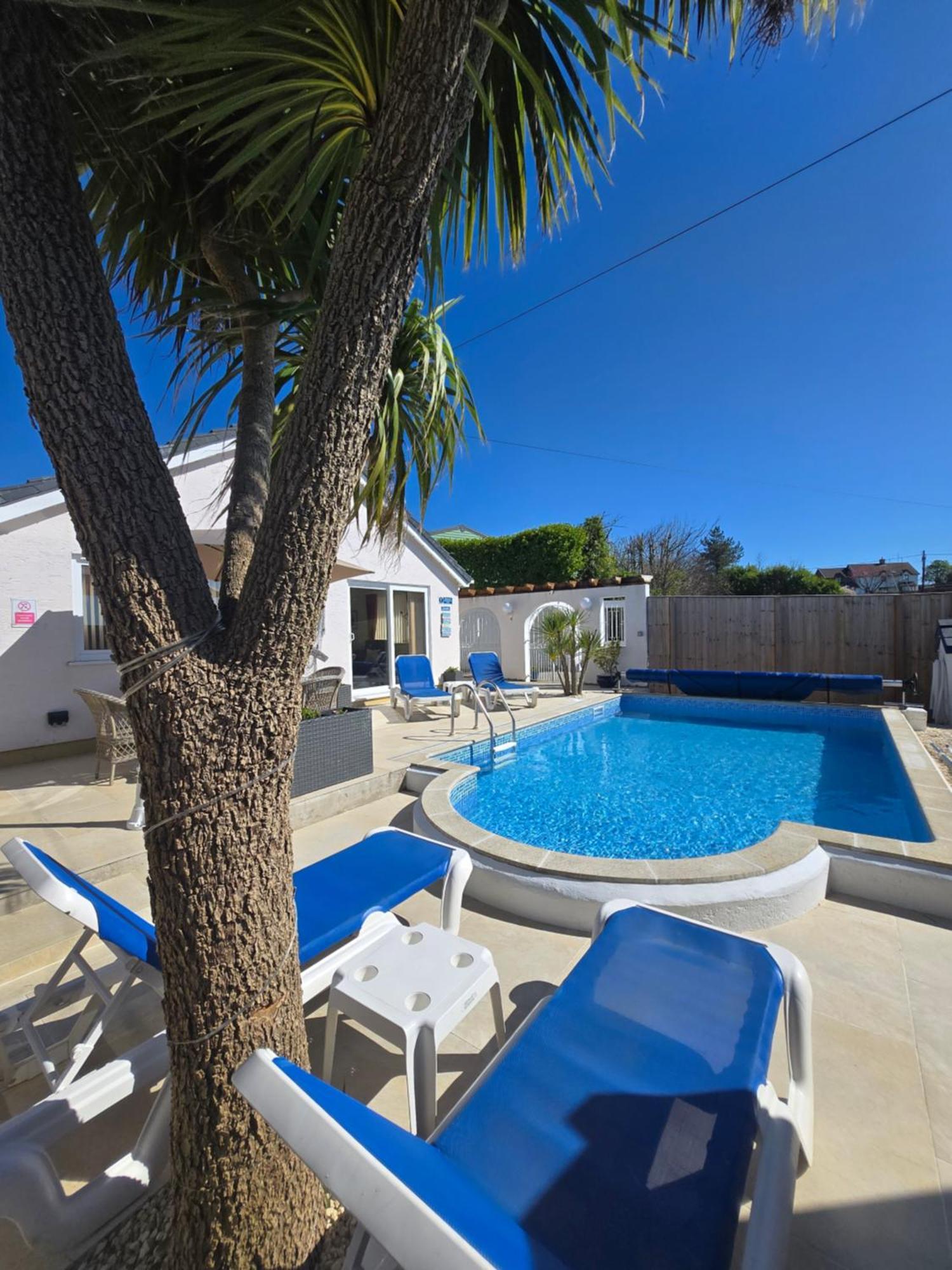Family Bungalow With Private Pool Kilgetty Buitenkant foto